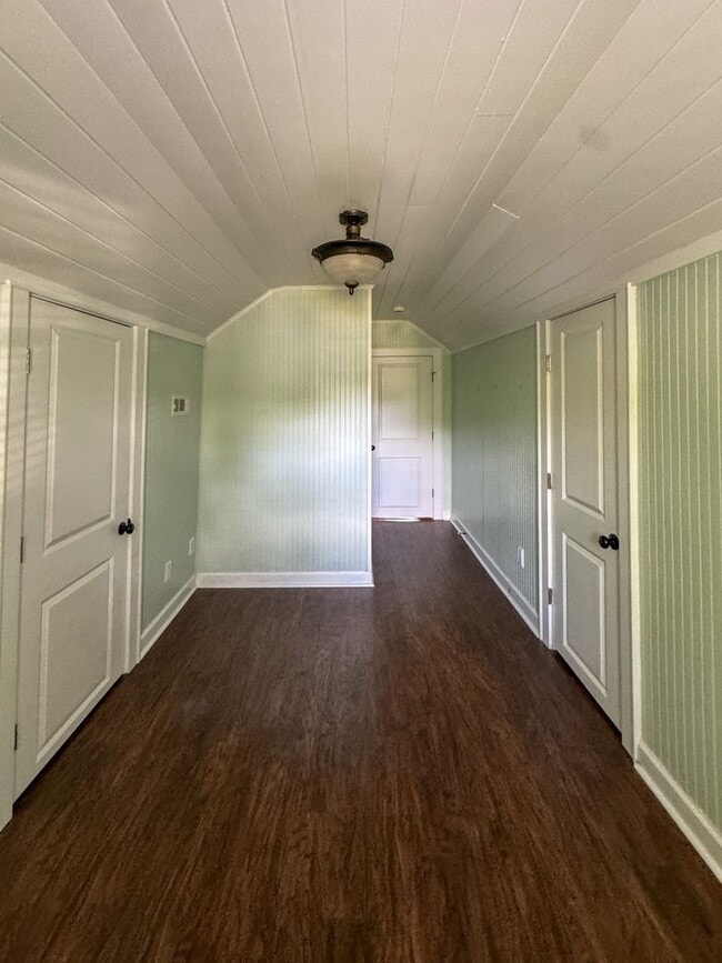 Building Photo - Gorgeous 4 Bed, 3 Bath Haymount Home