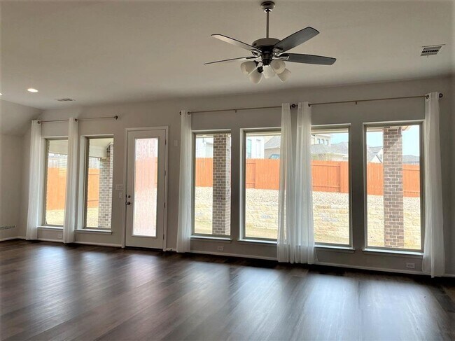 Building Photo - 156 Santa Maria St