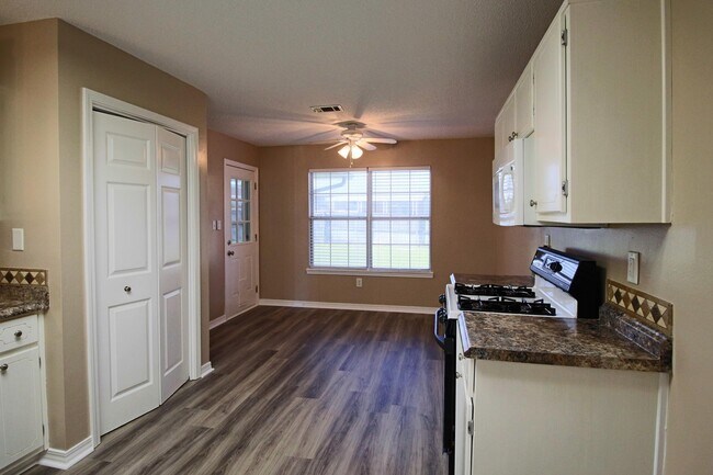 Building Photo - 414 Whirlaway Ct