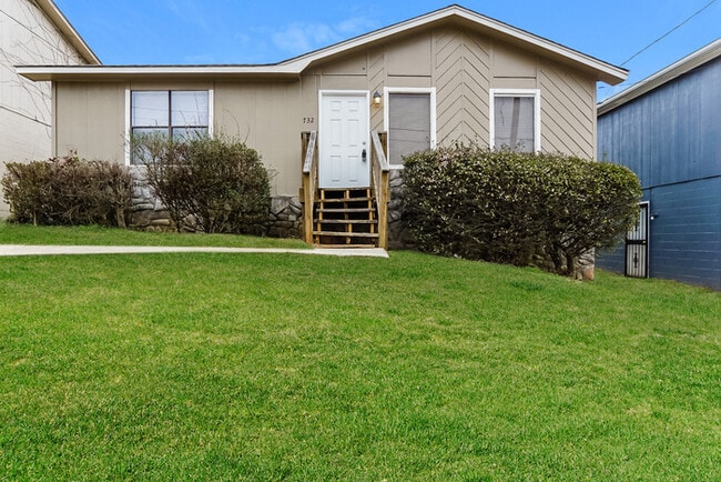 Building Photo - 732 Spring St