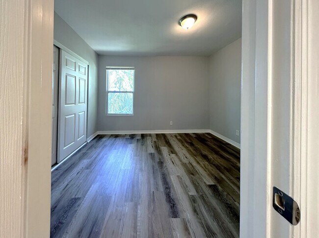 Building Photo - 3841 16th Ave S