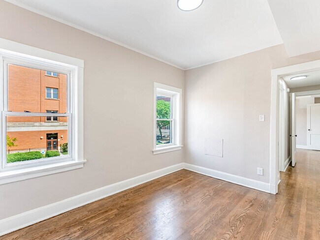 Building Photo - 7630 N Marshfield Ave