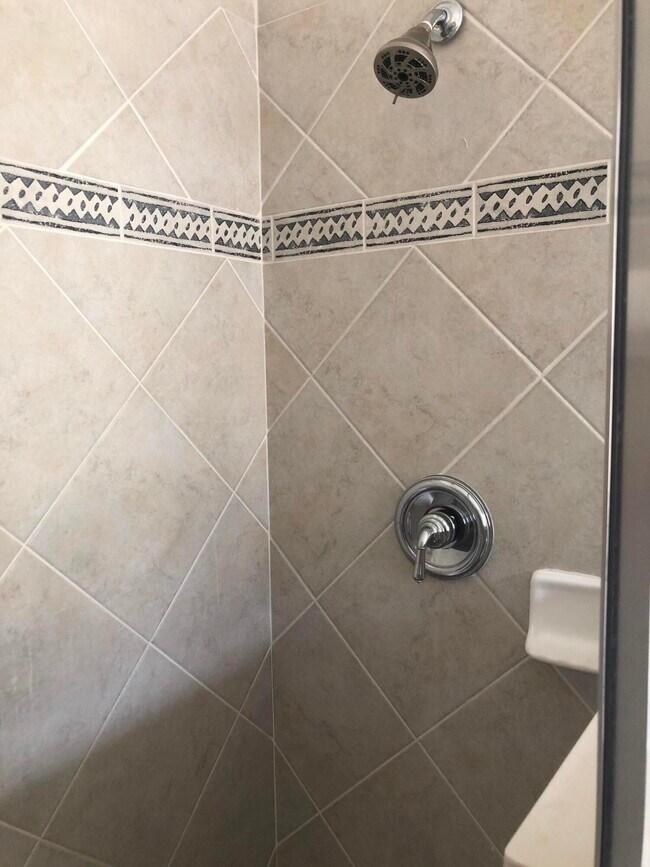 Building Photo - 6136 Santa Margarito Dr