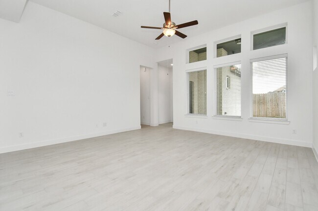 Building Photo - 211 Amaranth Wy