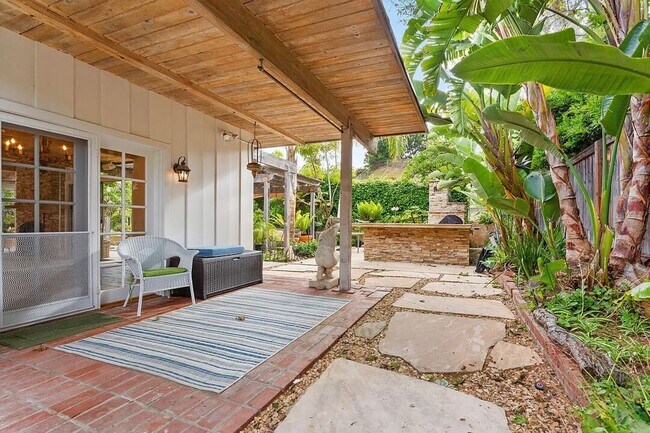 Building Photo - 6241 Frondosa Dr