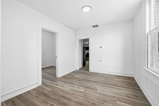 Building Photo - COMING SOON! Stylish 2BR with Modern Upgrades