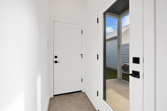 Building Photo - 966 Hangar Dr