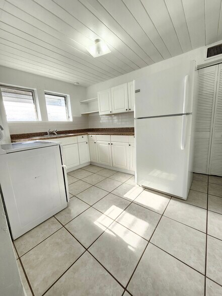 Building Photo - 8883 SW 126th Ter