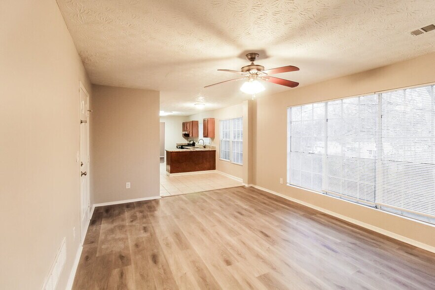 Building Photo - 7115 Chestnut Ln