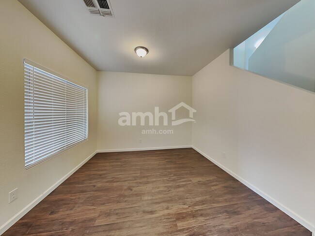 Building Photo - 1212 E Desert Rose Trail