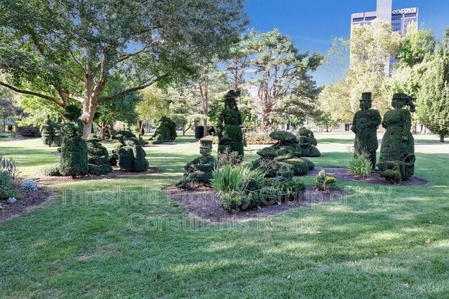 Building Photo - 451 E Town St