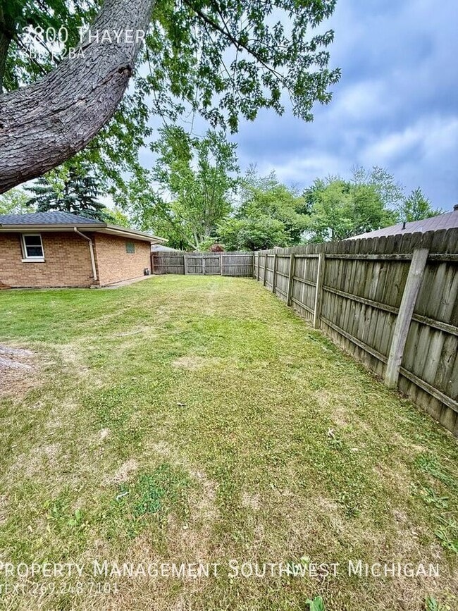 Building Photo - 2800 Thayer-