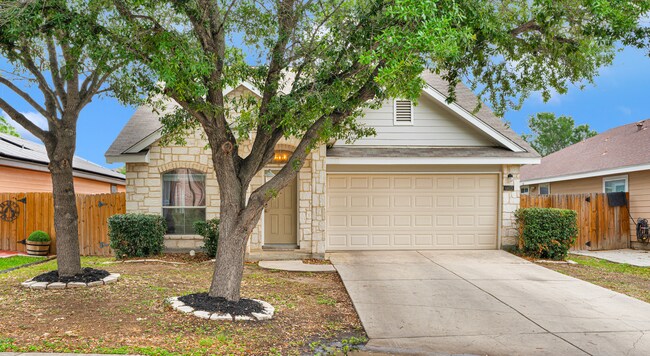 Building Photo - Charming 3 Bed 2.5 Bath Home in Woodlake Meadows Community