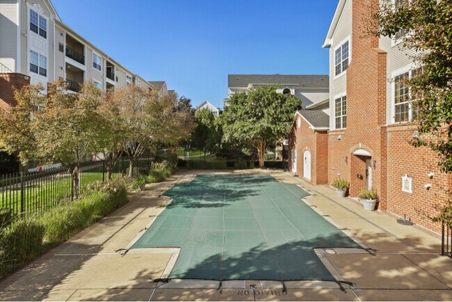 Building Photo - 4850 Eisenhower Ave