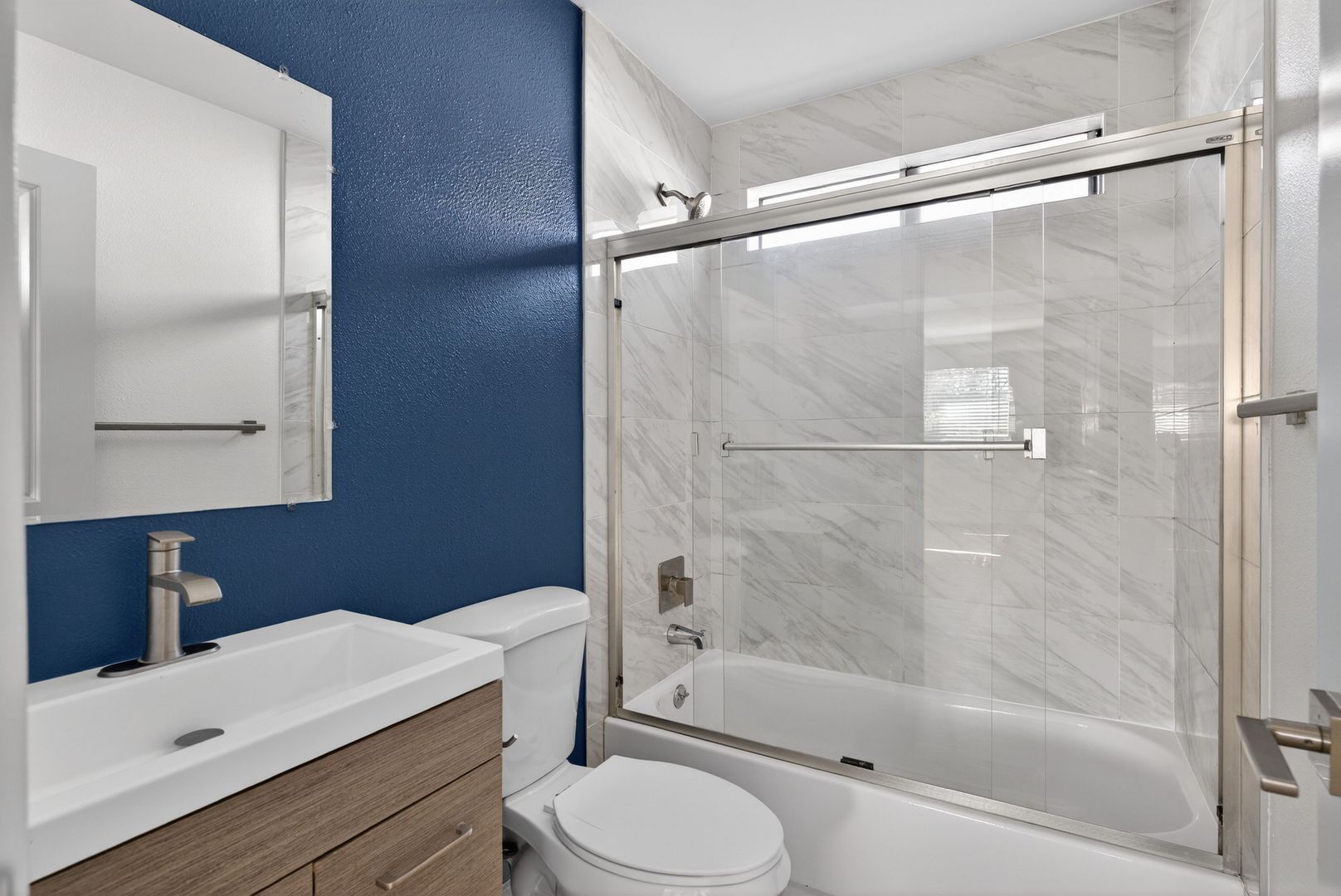 Building Photo - 921 Alamitos Ave