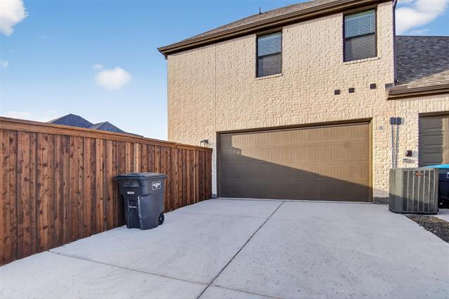 Building Photo - 14521 Walsh Ave