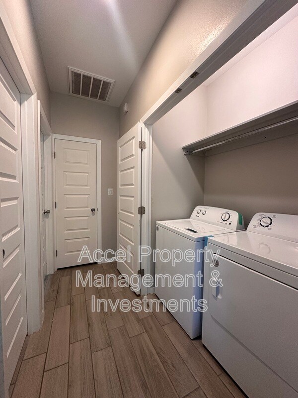 Building Photo - 3405 S Mia Ln