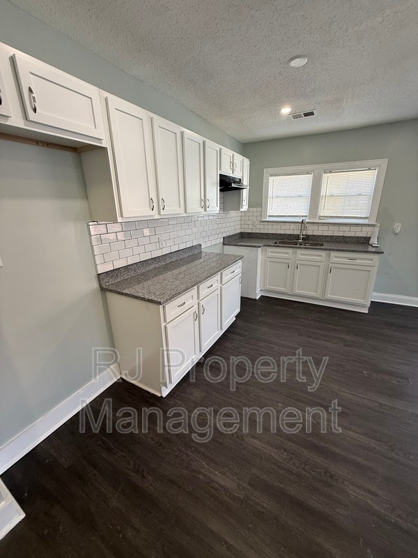 Building Photo - 61 S Parkway E