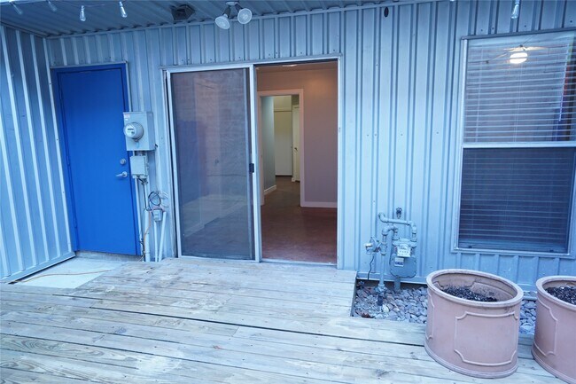 Building Photo - 2716 Chenevert St