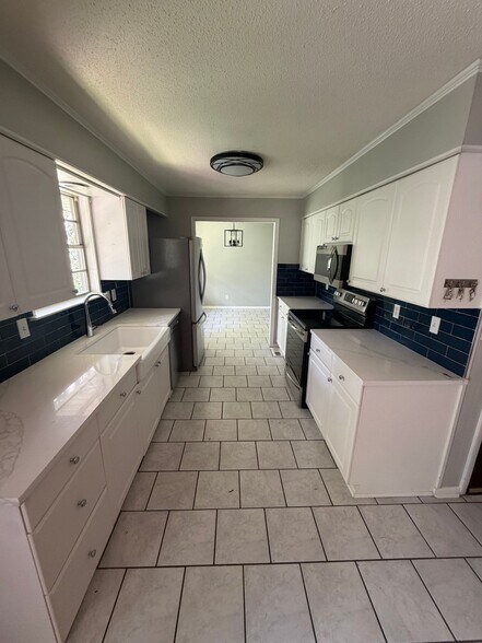 Building Photo - 11480 Bainbridge Dr
