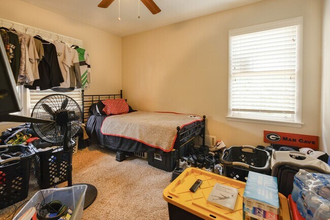 Building Photo - 1380 Ivywood Dr