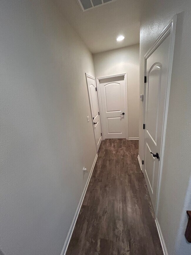 Building Photo - Comfortable 3-Bedroom Home in Gated Cottonwood Community