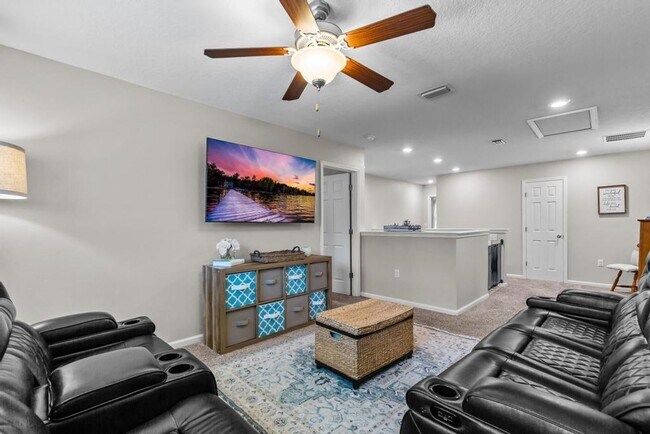 Building Photo - Spacious Home in Prime Location!