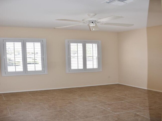 Building Photo - Stunning 2 bedroom Jefferson in Age Restri...