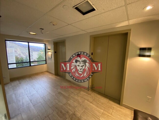 Building Photo - 2 Bed 2 Bath Condo in Bench Tower Condomin...