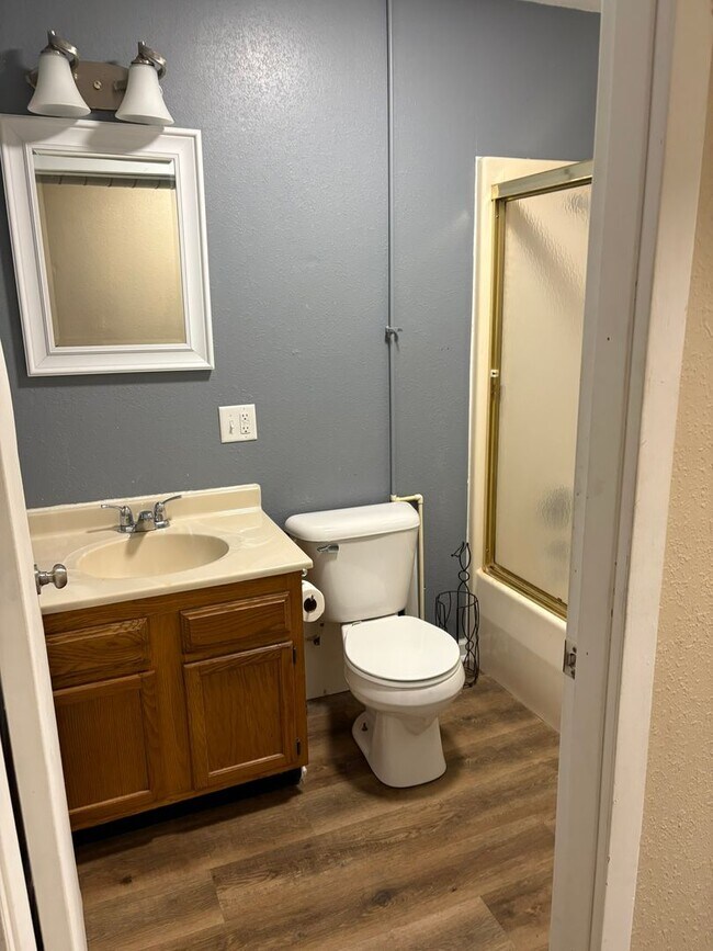 Building Photo - 1471 Main St