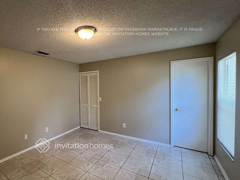 Building Photo - 695 Satin Leaf Cir