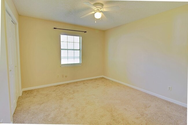 Building Photo - 809 Barrington Dr