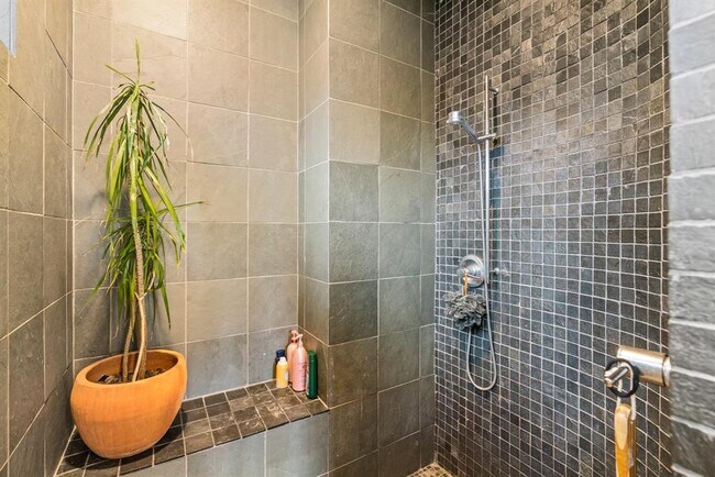 Building Photo - 332 Rugged Earth Dr