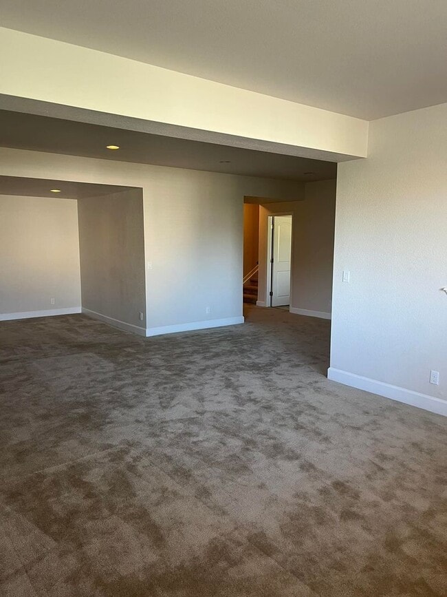 Building Photo - Exceptional 5-bedroom home situated in the highly desirable Copperleaf Neighborhood! Move in Spec...