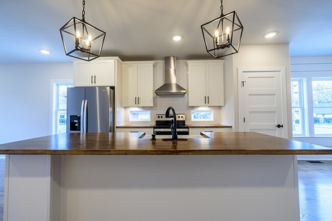 Building Photo - **COMING SOON!  FULLY Renovated Buchanan D...