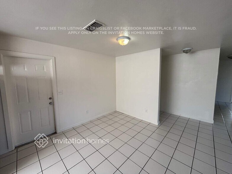 Building Photo - 10720 Paiute Way