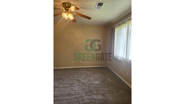 Building Photo - NOW AVAILABLE! Make this spacious 4 bedroo...