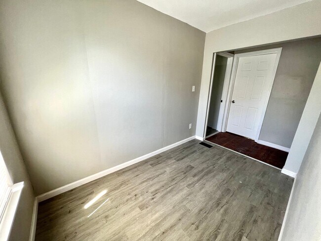 Building Photo - Pointview Home