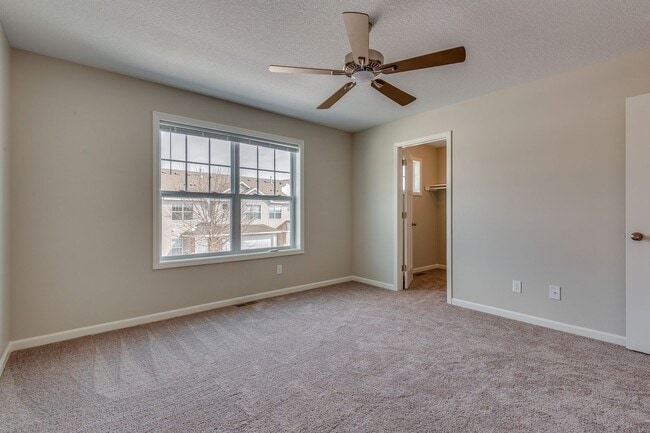 Building Photo - FOR RENT avail April 01: 3bd2ba2car garage END UNIT modern townhome