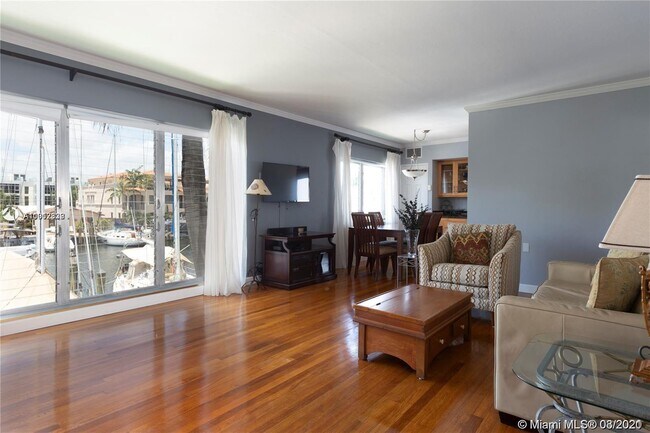 Building Photo - 111 Isle of Venice Dr