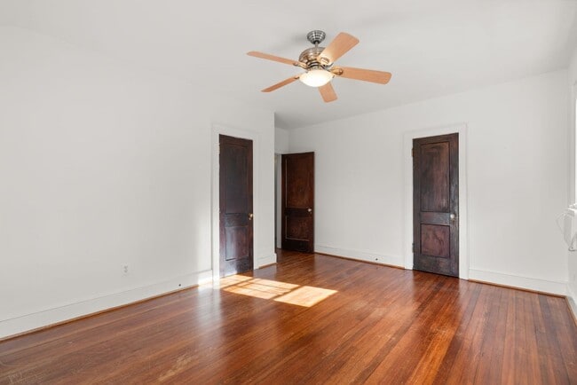 Building Photo - 3 Bed 2.5 Bath - Takoma Park Craftsman - Spacious Rear Deck