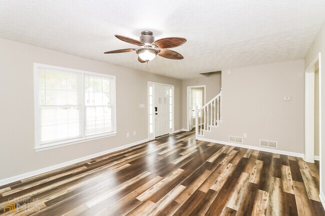 Building Photo - 260 Austin Dr