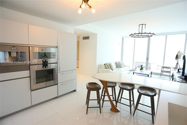Building Photo - 16901 Collins Ave