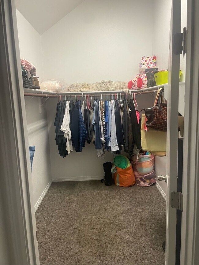 Building Photo - Gorgeous 3 Bed 2 Bath Home in La Cima with Fenced Yard!