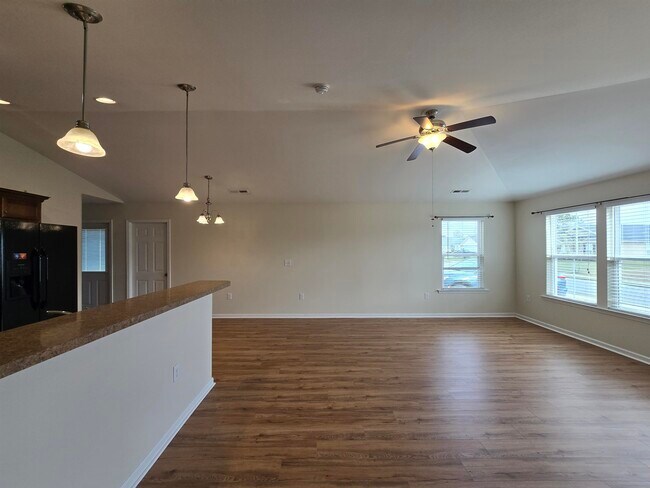 Building Photo - 1328 Valor Rd