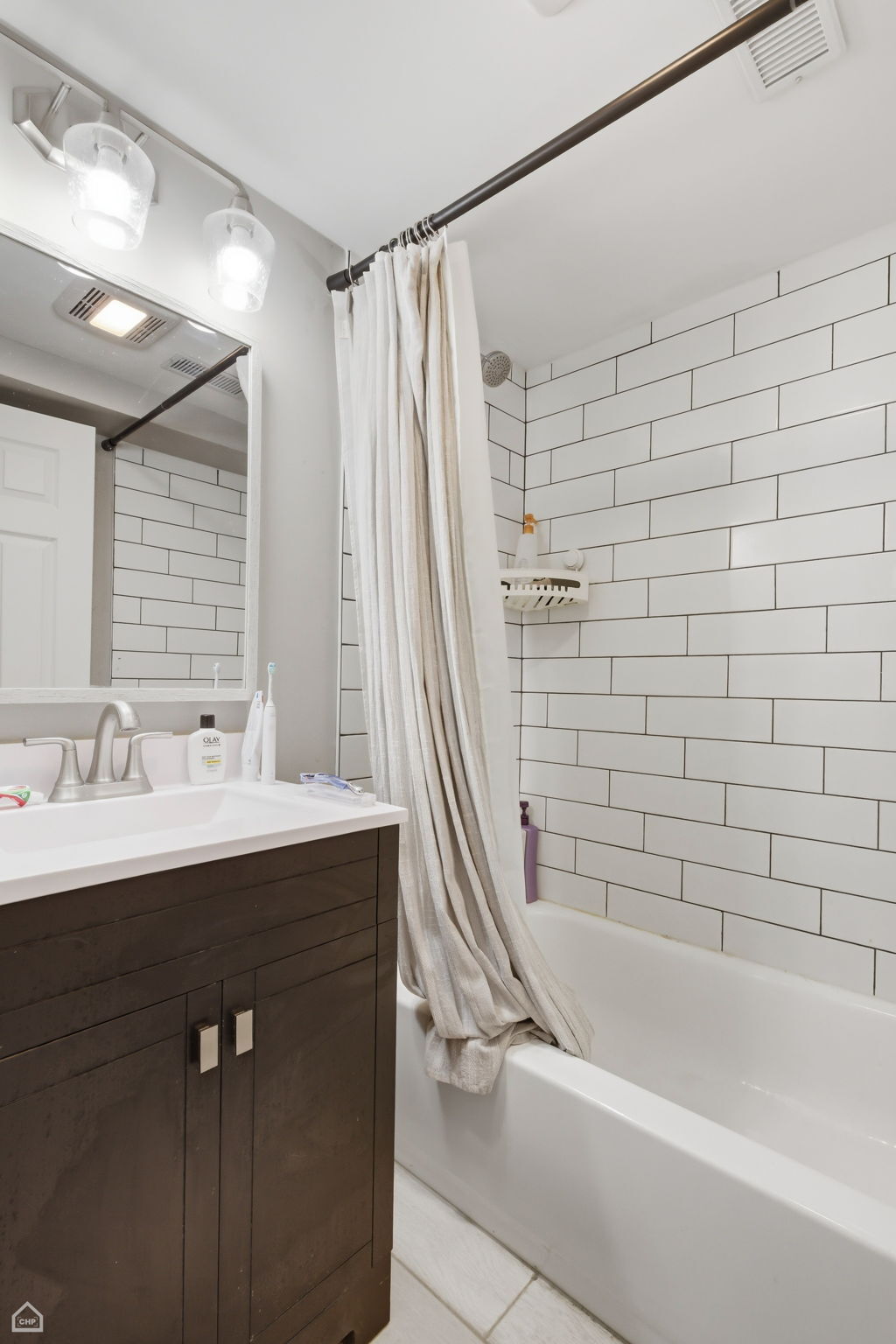 Building Photo - 1104 Dempster St