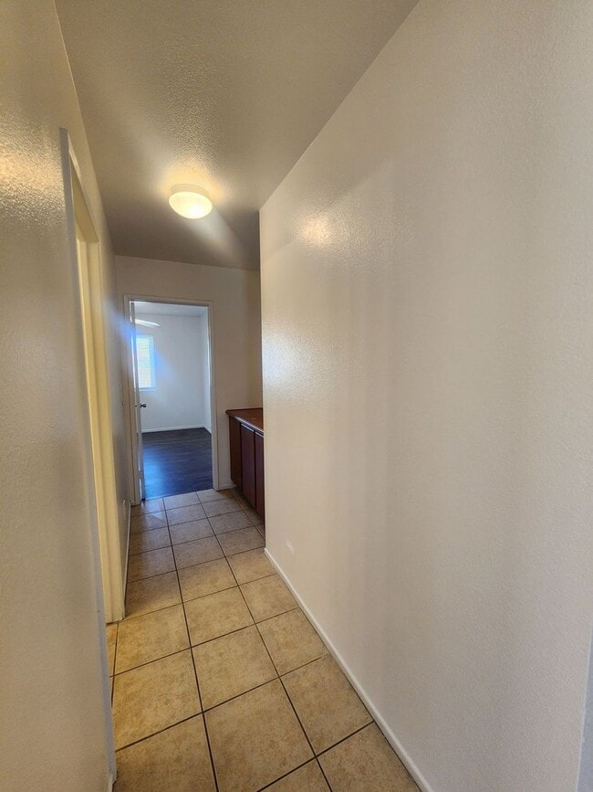 Building Photo - 3 Bedroom 2Bath- A Must See!