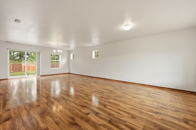 Building Photo - 3 bed 2.5 bath updated home in Tumwater School District - 2300 sq.ft. - fenced back yard.