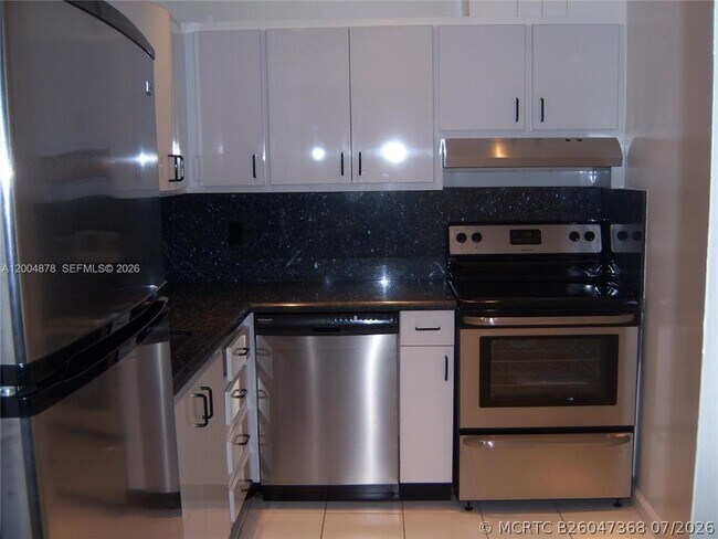 Building Photo - 6207 Bay Club Dr