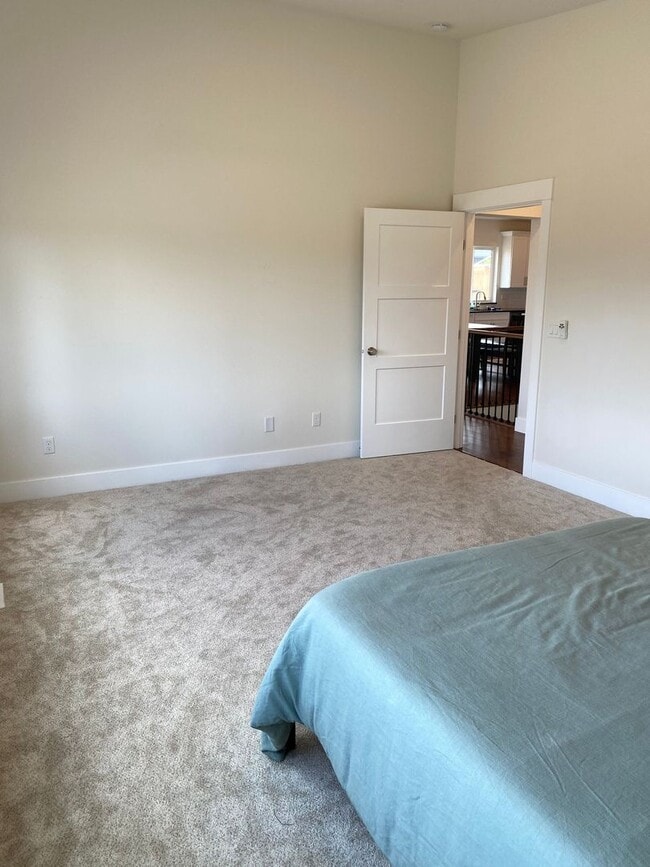 Building Photo - 5466 Sandhill Lp